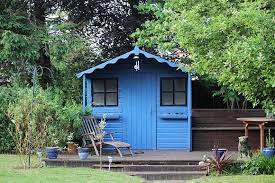 How to Choose the Right Oil-Based Shed Paint