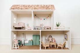 What Are the Best Dollhouse Roofing Ideas?