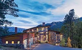 Embracing Nature and Luxury: The Allure of Modern Mountain Homes