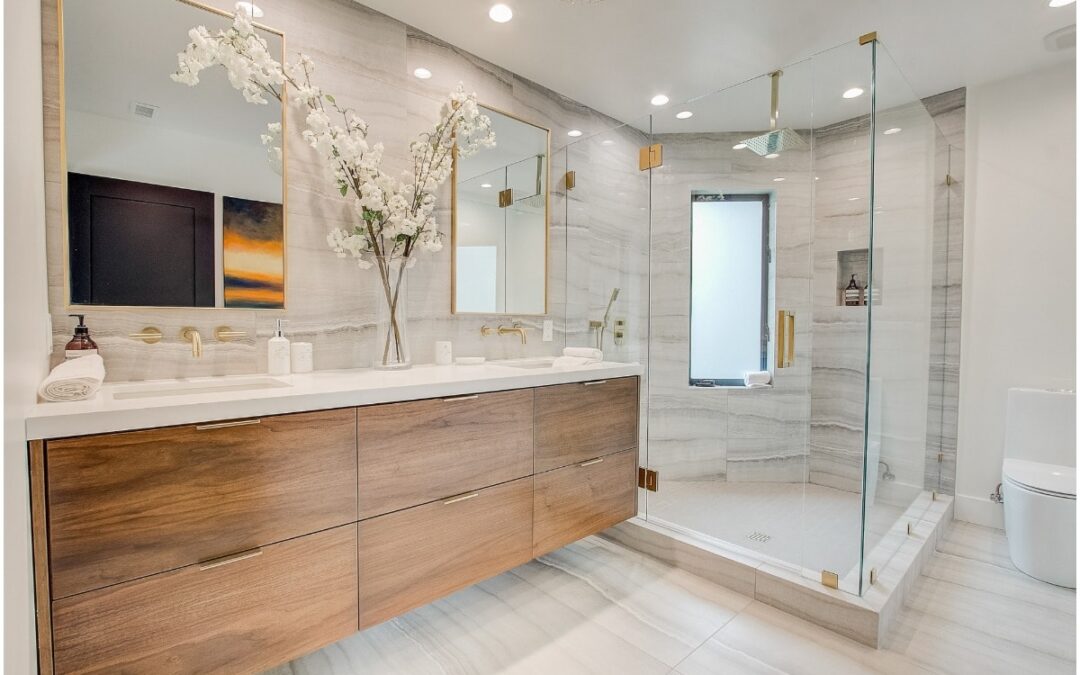 How to Revamp Your Bathroom: Modern Shower Screens and Mirrors for a Sleek Update